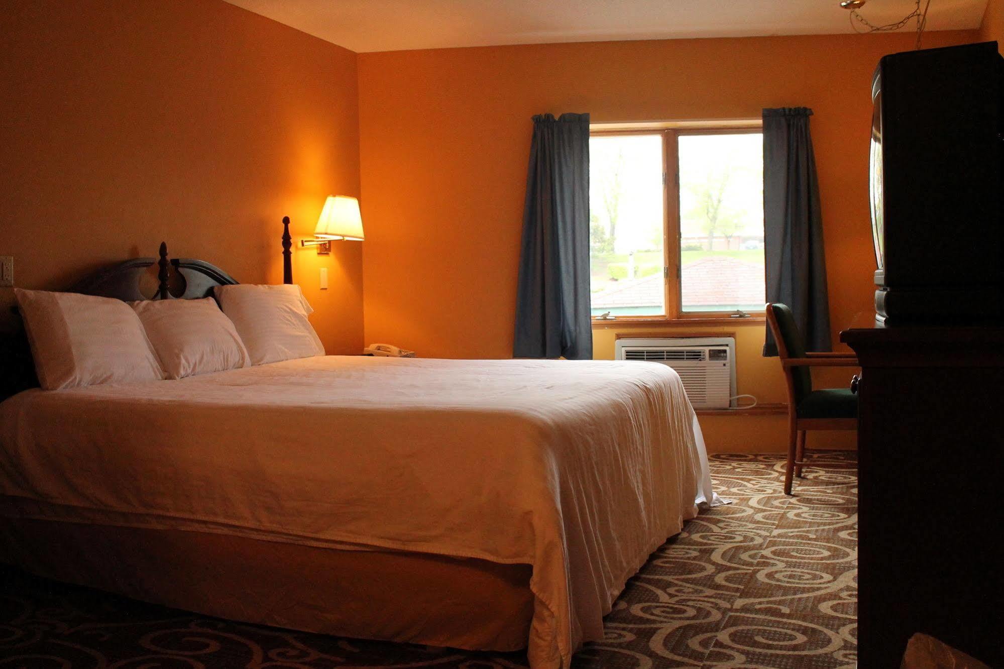 Manistee Inn & Marina Ngoại thất bức ảnh
